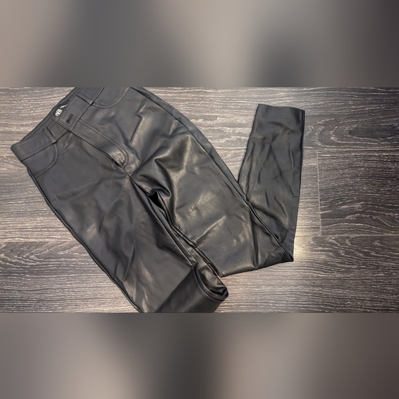 Faux leather Zara Pants - Picture 2 of 3